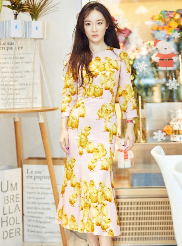 霍思燕太美了，不过却被衣服上的图案抢足了镜头!