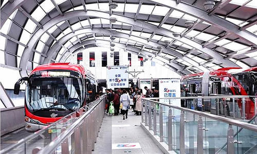  #公交车#董明珠推出首台5G公交车，几乎全部身家押上，不惜与创