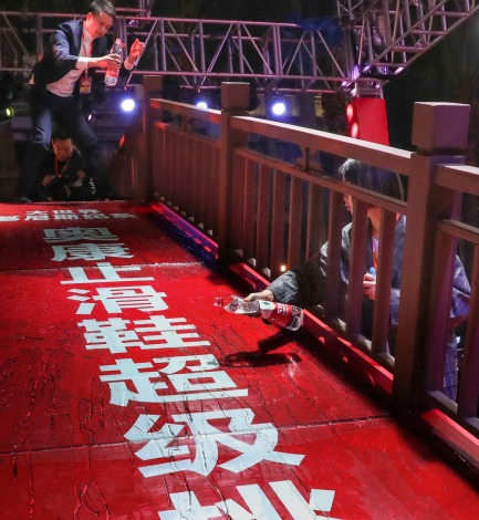 维密模特现场体验 温州鞋黑科技挑战基尼斯纪录