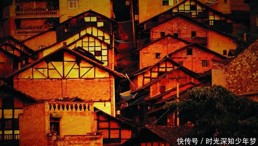 重庆这座免费古镇，内藏万里长江第一街，在美国已被纳入课本范文