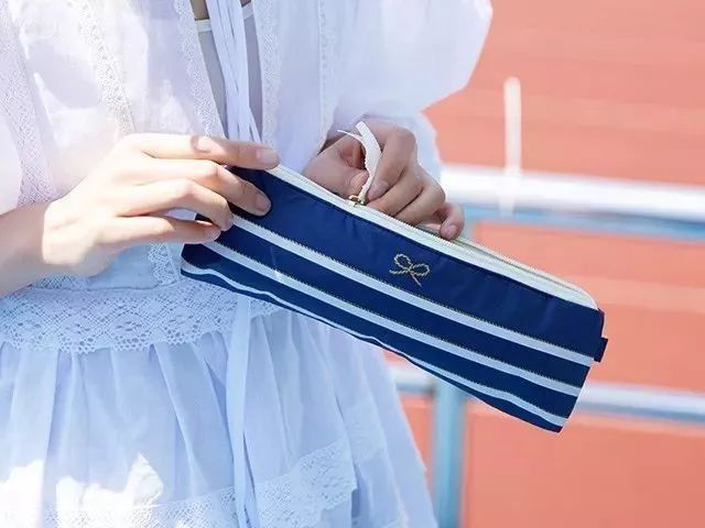 拥有一把可以当配饰的晴雨伞，是种怎样的体验?