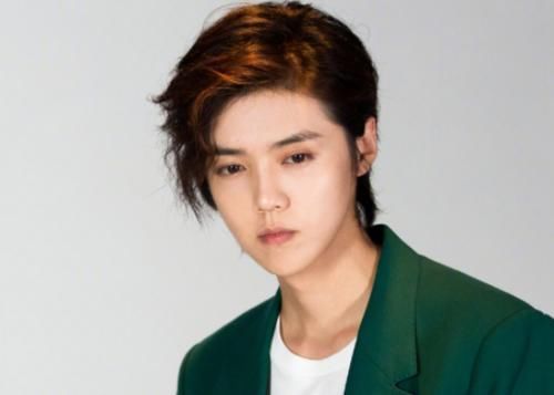 鹿晗:鹿晗更新微博,有谁注意工作室的留言《创造营2020》太难了