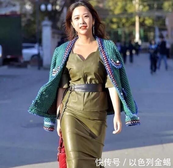  怕冷■时尚街拍美女，图4穿的很时髦，但高跟不能怕冷