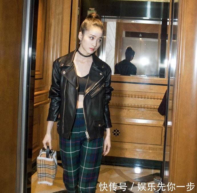 高仿关晓彤上线! 张雪迎这身打扮潮上天, 网友: 为啥模仿关晓彤