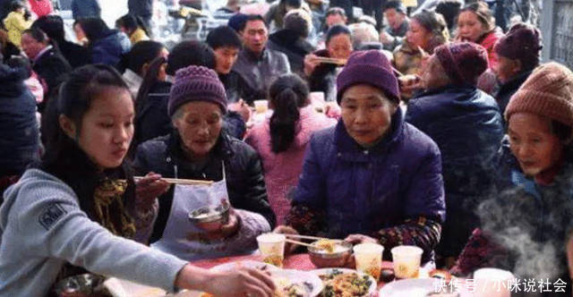 农村的酒席讲究，这道菜上了之后，识趣的人都溜了，不懂的还坐着