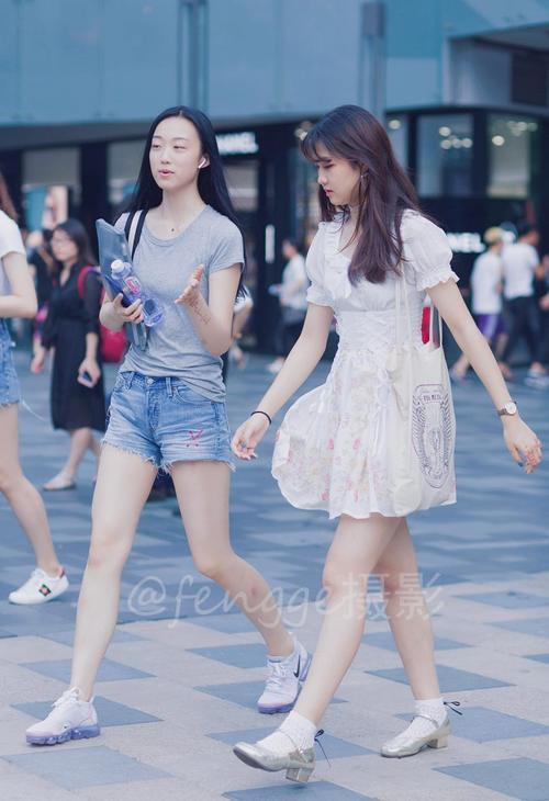 街拍：十张最新出炉的三里屯街拍，时尚、精彩、有看点