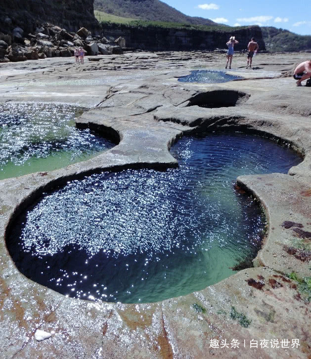 海洋“鱼疗”,水潭底部连接大海,一不小心会被鲨鱼吃掉!