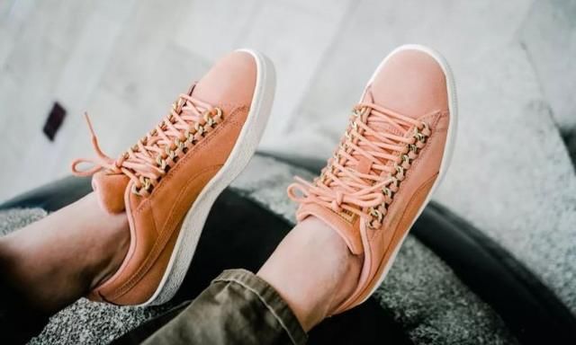 今年最嘻哈的球鞋来了！不仅火了 50 年，还是说唱大佬的最爱！