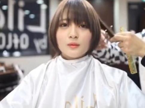 圆脸女生头发造型修剪后，发型师自己迷的神魂颠倒！