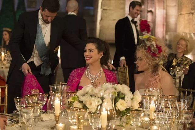 8个女人一台戏就为了偷走1.5亿美刀珠宝？可这明明是场时装秀