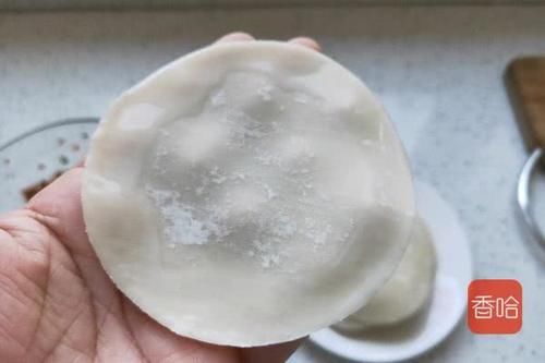  早上@早上用它给儿子做早餐，个个皮薄馅大，不用发面还省事