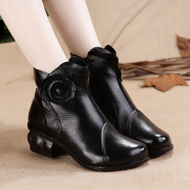 马丁靴已经过时了,今年流行这种妈妈靴,穿上不仅时尚还忒减龄