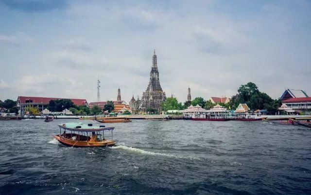 曼谷致命吸引力正是热带风光、佛教文化、民间风俗三者的叠加