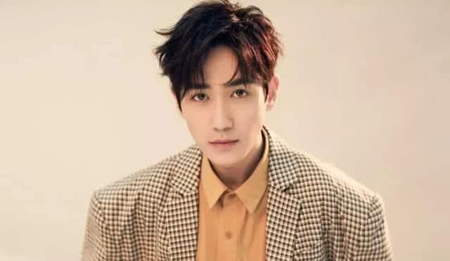 朱一龙被曝已婚生子，带女友吃鸡惹人关注，粉丝回应却出乎意料！