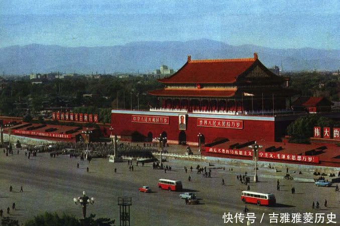 老照片：1974年的天安门广场 全国各族人民向往的地方