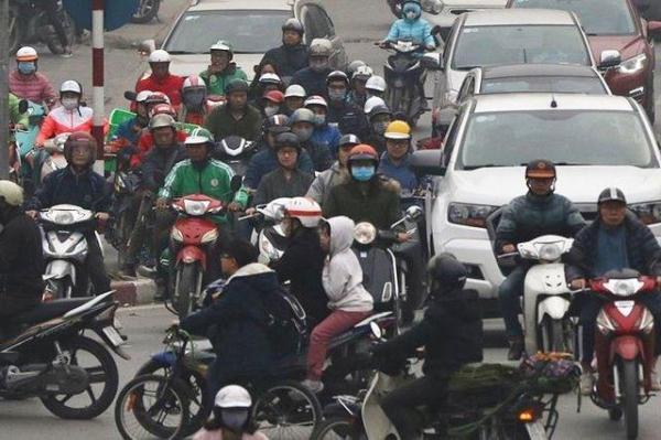 越南正式进入“春运”时间，河内出现百万摩托车大军大塞车