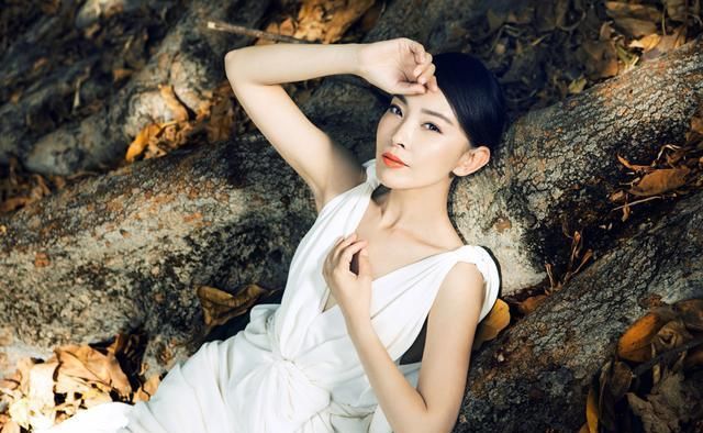 「电视剧」曾是央视主持人，后搭颜丙燕出道，恋过张嘉译，二婚嫁富豪逆生长