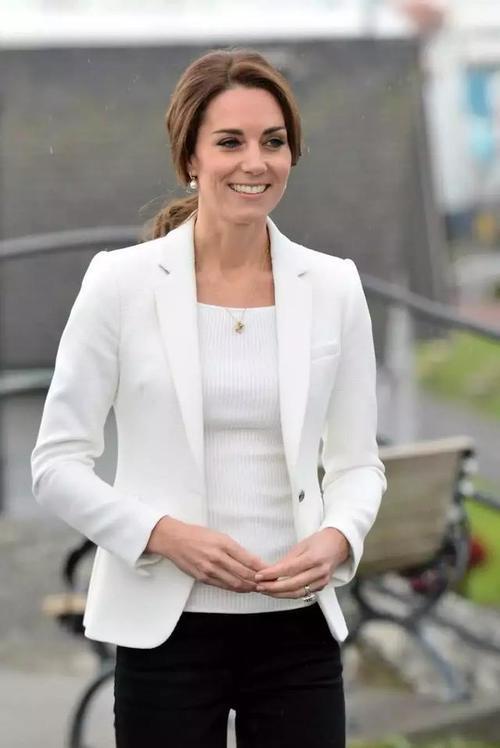自信就是贵族气质的来源!Kate Middleton 王妃教你穿出气质！
