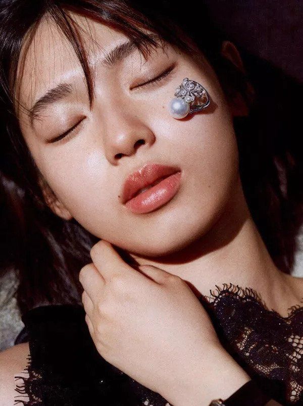 偷师| 修饰脸型还能一键美颜,她们的“高光大法”你确定不想学?