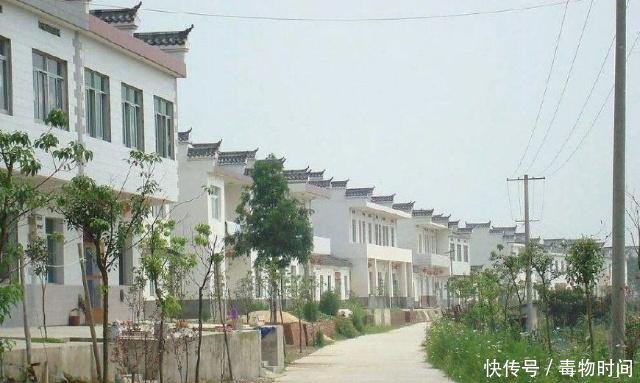 明年开始农村要统一规划建房，现有房屋统一拆迁，是真的吗