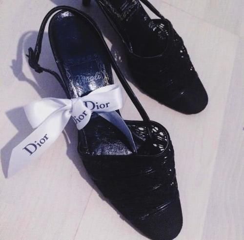 【少女】不能扔！Chanel、Dior 包装丝带除了绑头发外，还可以这样用！