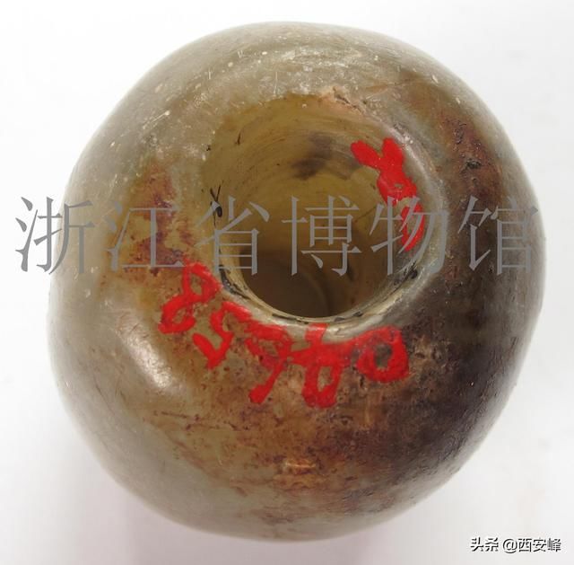 距今约7000年前的玉珠【新石器时代河姆渡文化】