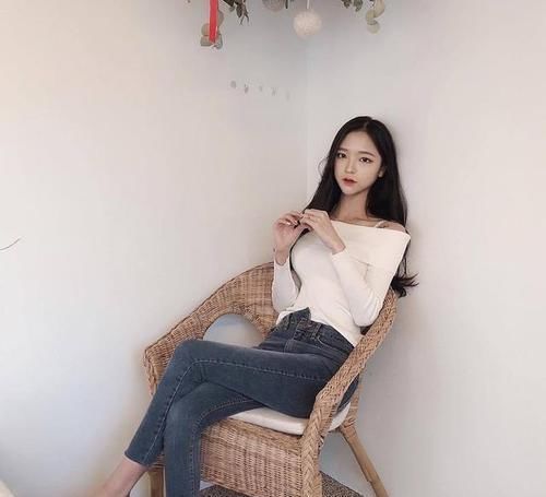  『美人范』紧身牛仔裤简洁又时尚，清新脱俗搭出美人范，简约而不简单！