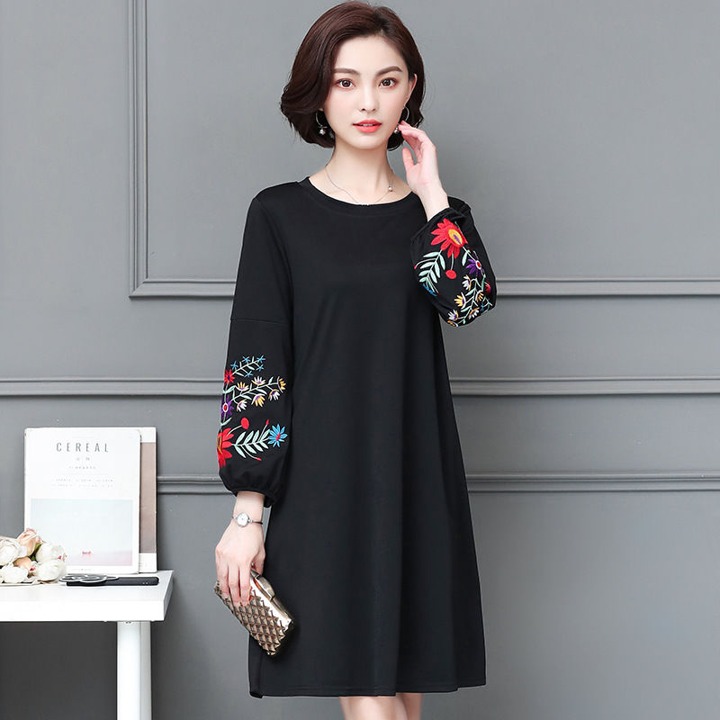 连旗袍都自愧不如的秋裙!70后美女国庆出游穿，都美得爆水管