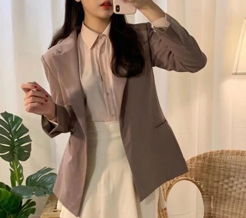  『件白色』开春后别光顾着抢卫衣，“渣女西装”才是女生必买款，可甜可飒