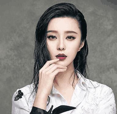 范冰冰发15字微博被打脸，网友：发烧49度还在做公益？