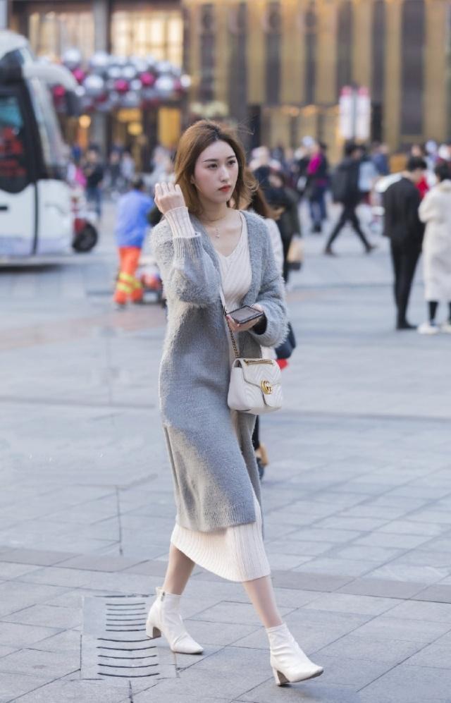 气质:街拍:貌美如花的小姐姐,十足的气质,一举一动要让人心动