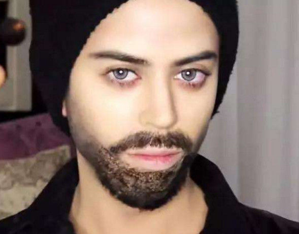 妙龄女子为进男厕体验，化妆成大叔，厕所里面男士的反应让人意外