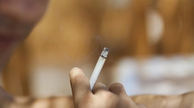 二手烟■新型冠状病毒会通过二手烟传播吗?医生:辟谣为你讲出实情