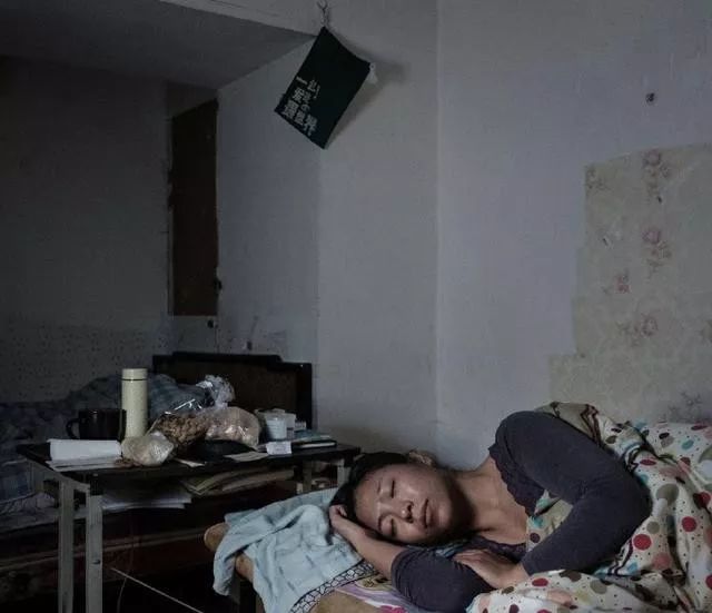 没见过香港的“棺材房”，就别说自己过得不幸福