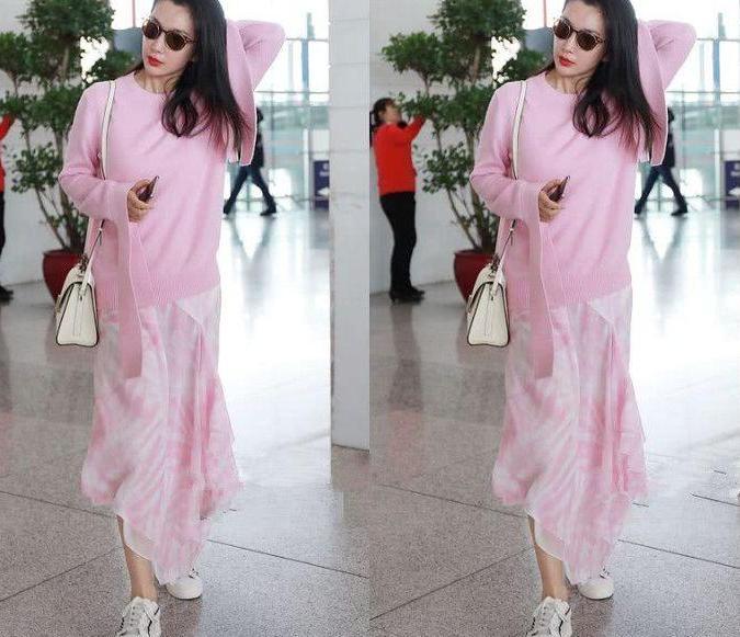 45岁李冰冰厉害! 一条粉色高腰裙嫩成18, 网友: 许文楠好眼光