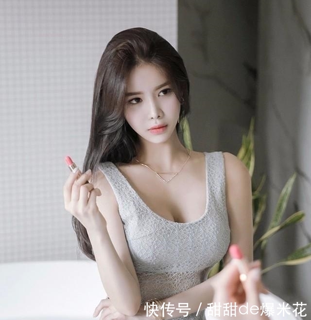 『瞬间』性感吊带长裙小姐姐, 曼妙身材彰显端庄魅力, 瞬间让你心动