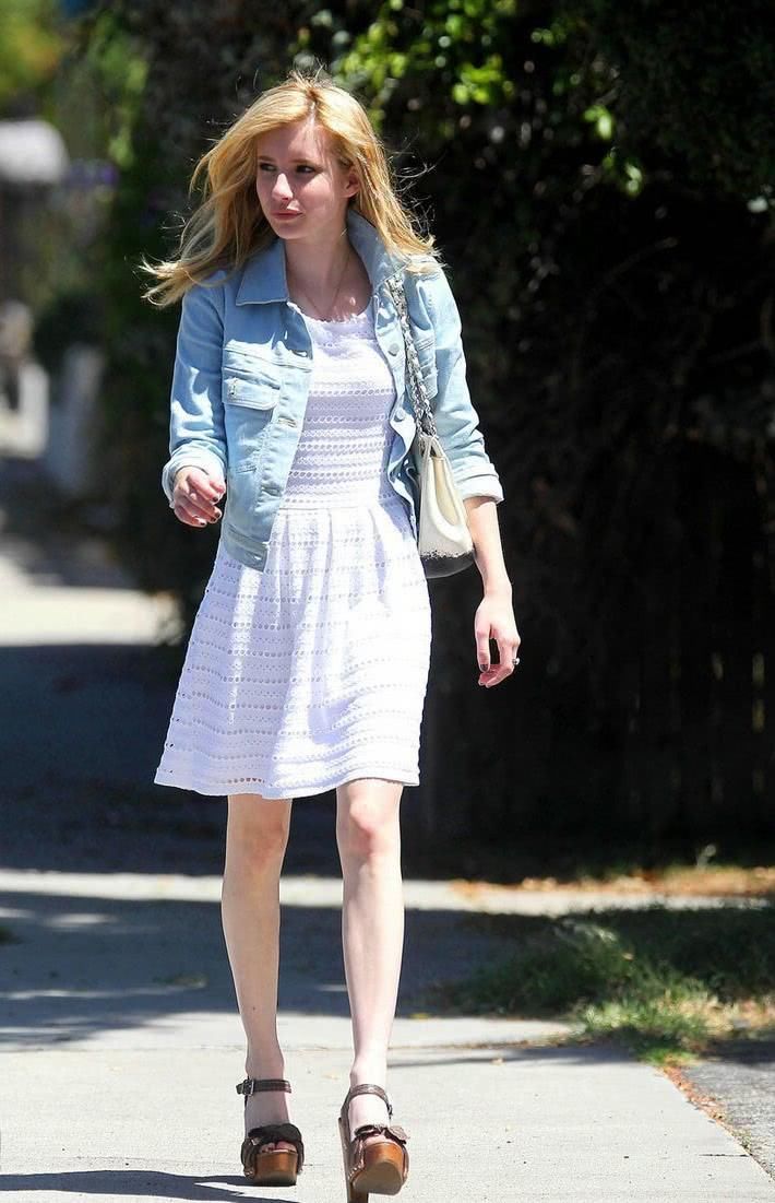 时尚的外套+优雅的连衣裙，轻松打破沉闷感，让人怦然心动!