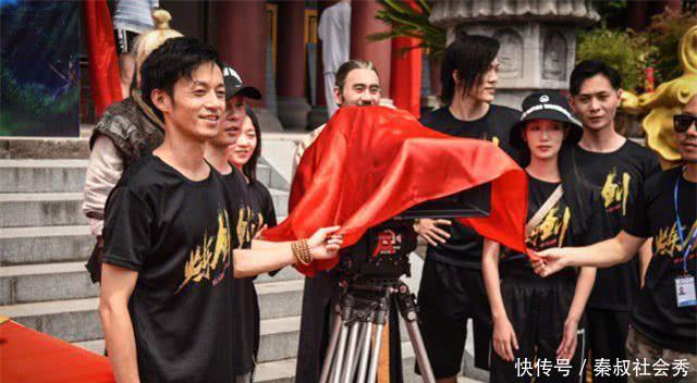 吴秀波出轨风波后工作室首发声,12字吐露他的