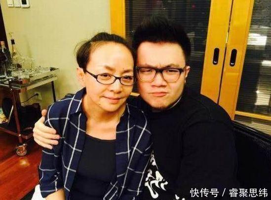  [兄弟俩]被同父异母的弟弟比下去，兄弟俩至今未见面，宋丹丹怒斥前夫英达