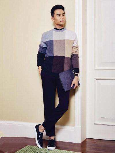 王凯韩庚现机场秀，一个憔悴脸变大爷，一个剪短发做型男