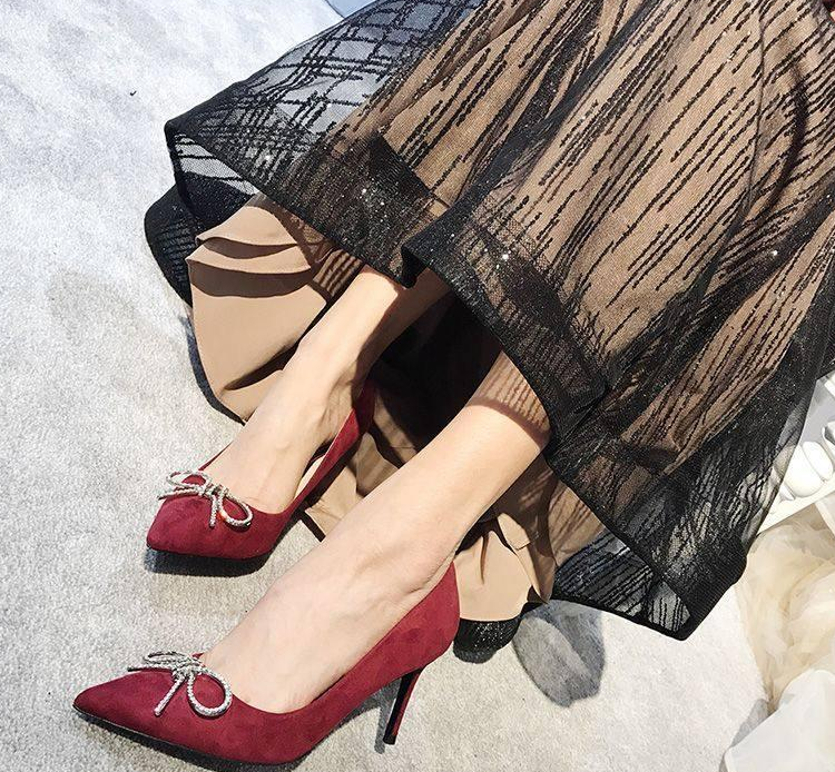 高跟鞋可以帮你塑造高挑身形，凸显完美身姿，让你更具女人味。