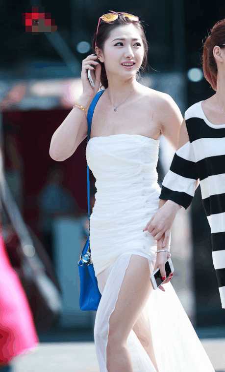 街拍美女: 第一位实在是太有视觉冲击力, 第二位真的是太”方便“