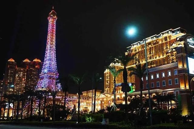 号称“亚洲不夜城”的中国城市，夜色美过北京上海，来了就不想走