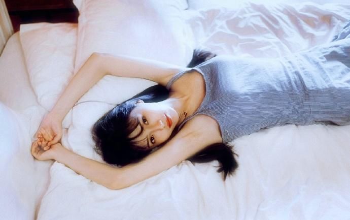 性感睡衣美女私房露背诱惑写真图片