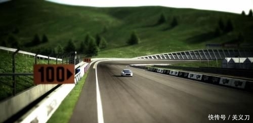  高速■跑高速怎样才能不超速？老司机：新手才犯这种错误，安全第一！
