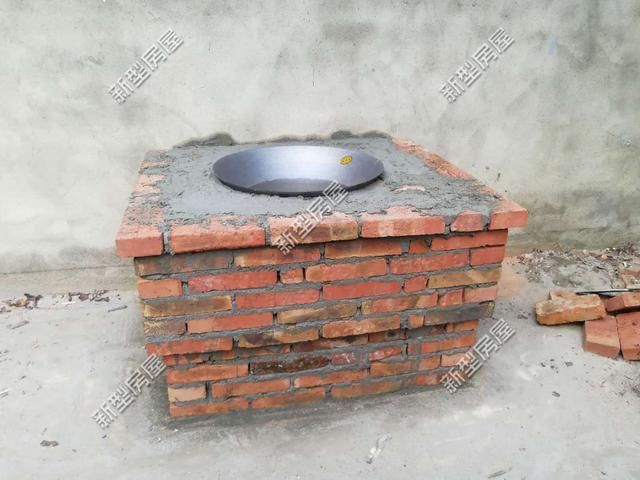 农村自建房，还是有个柴火灶最实用，请师傅花600砌一个值不值？