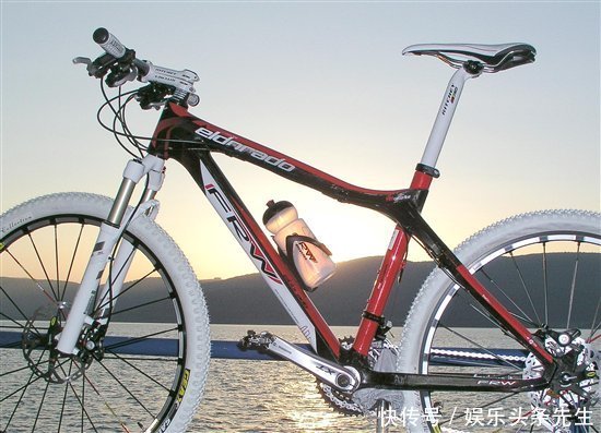 什么是高端自行车 t0117fad73ec24b5ab1.jpg?size=550x397