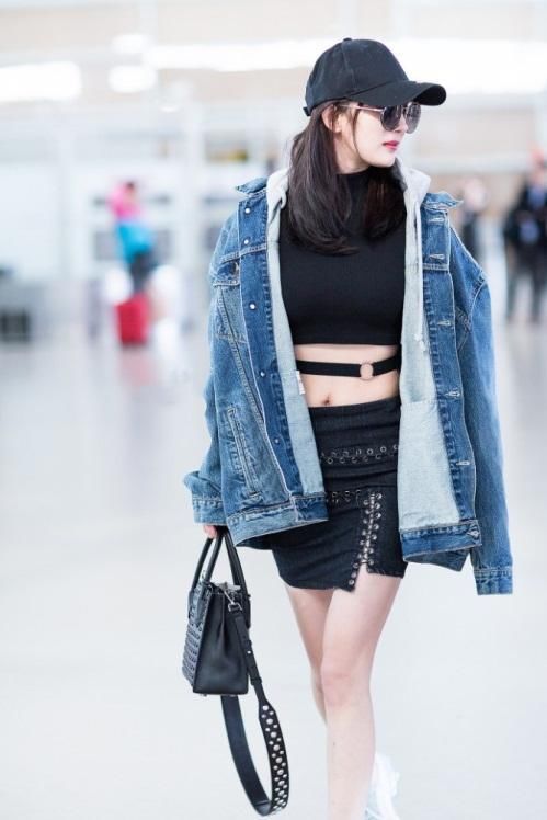 6位“露脐装”女星，杨颖亮眼、佟丽娅酷炫，张雪迎赢了