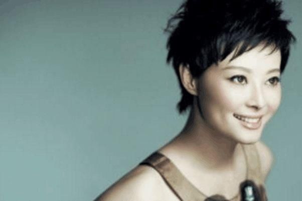 央视发声：明星粉丝接机被限制，袁曝价格表，网友：有人该休息了