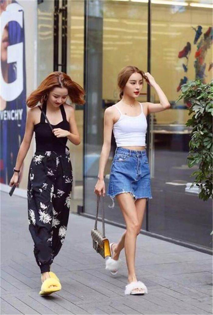 街拍: 图一的闺蜜没有房子你别碰, 图五的闺蜜没有四合院你别撩!